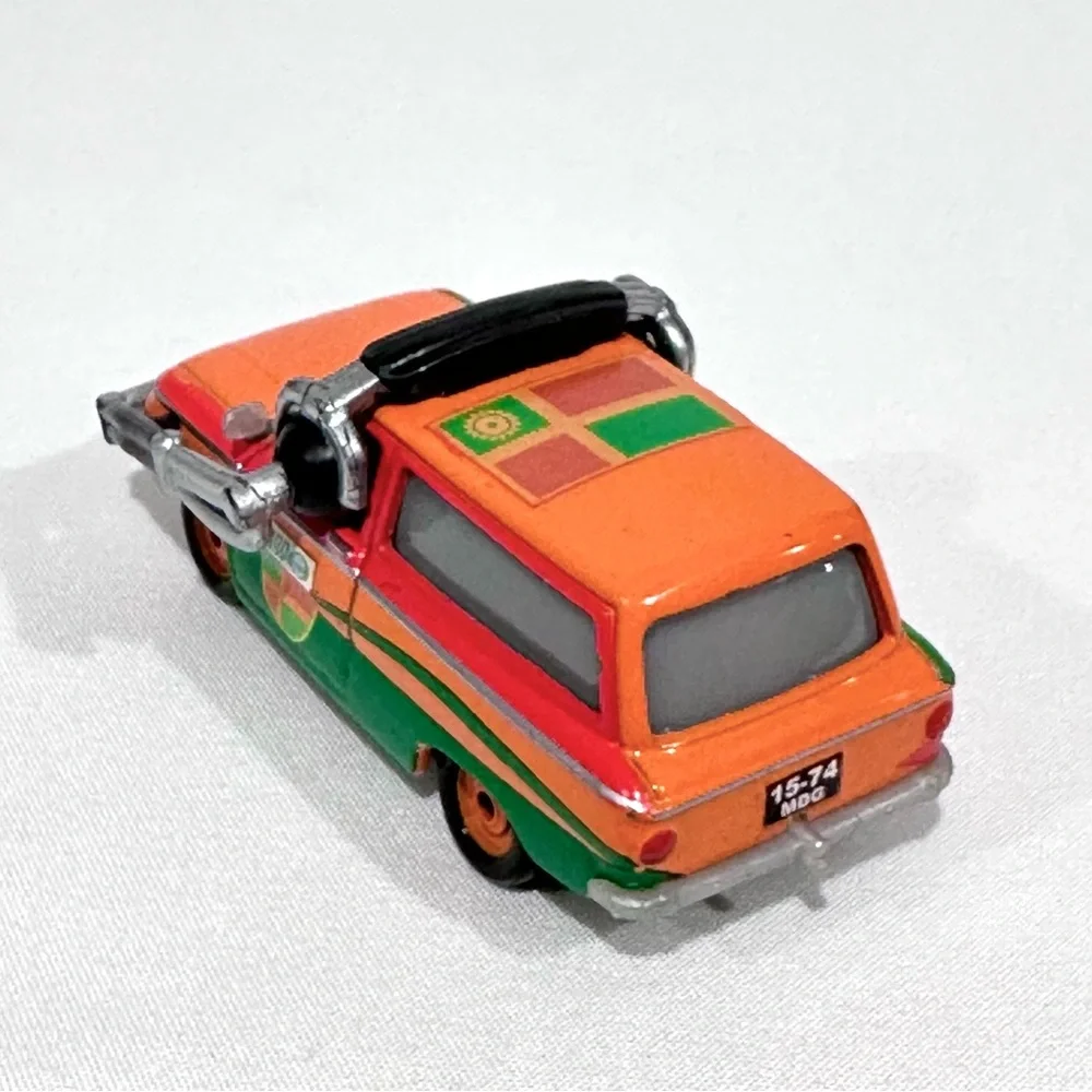 Disney Pixar Cars 2 Brian Gearlooski WGP Crew Chief Die-cast Mattel Rare